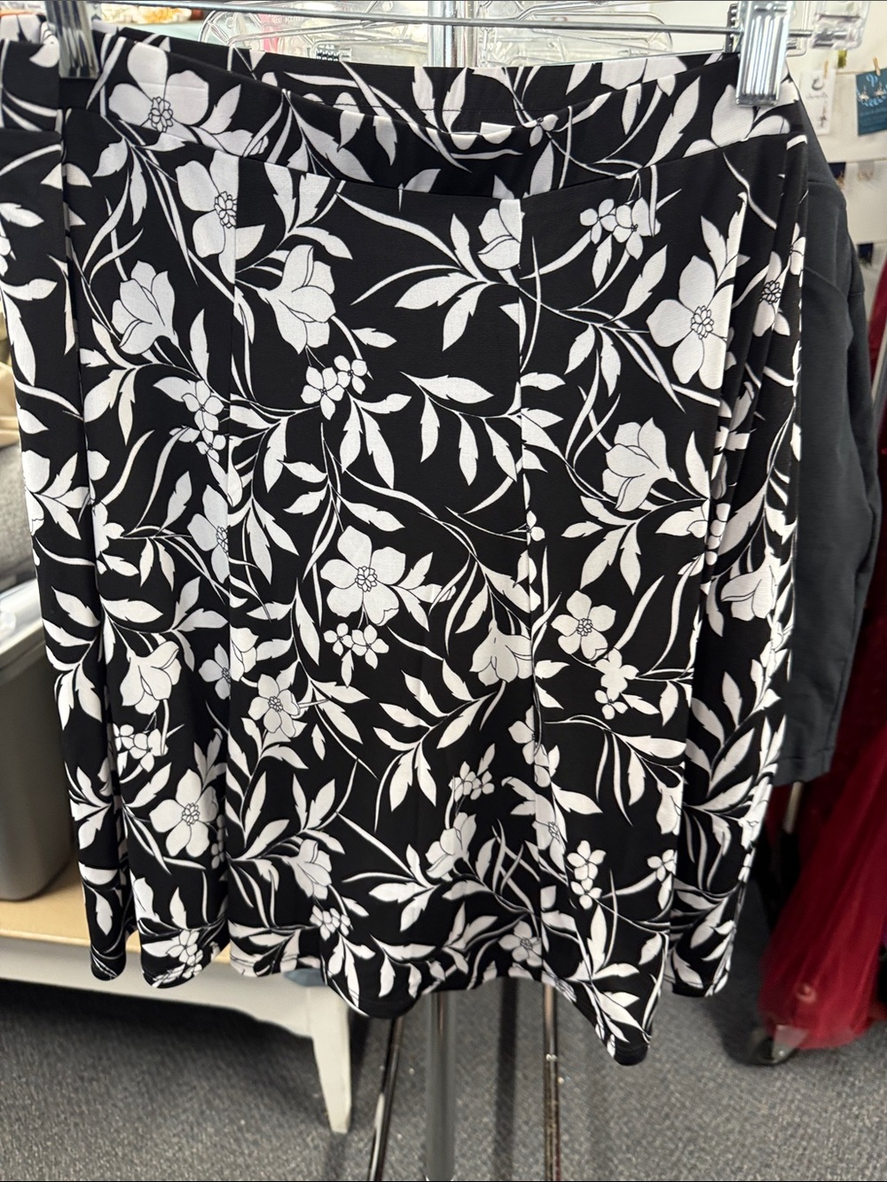 Susan graver skort L // 091918